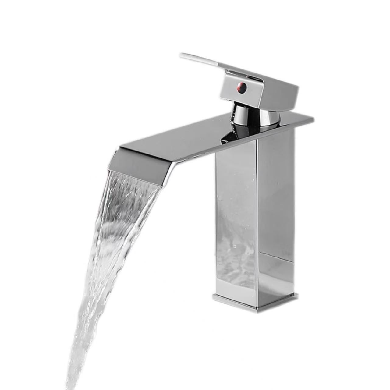 Kromirana slavina za toplu i hladnu vodu Waterfall s ravnim izljevom